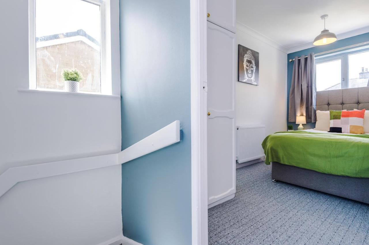 Family Friendly 3-Bed Home With Free Parking On Site Huddersfield Exterior foto