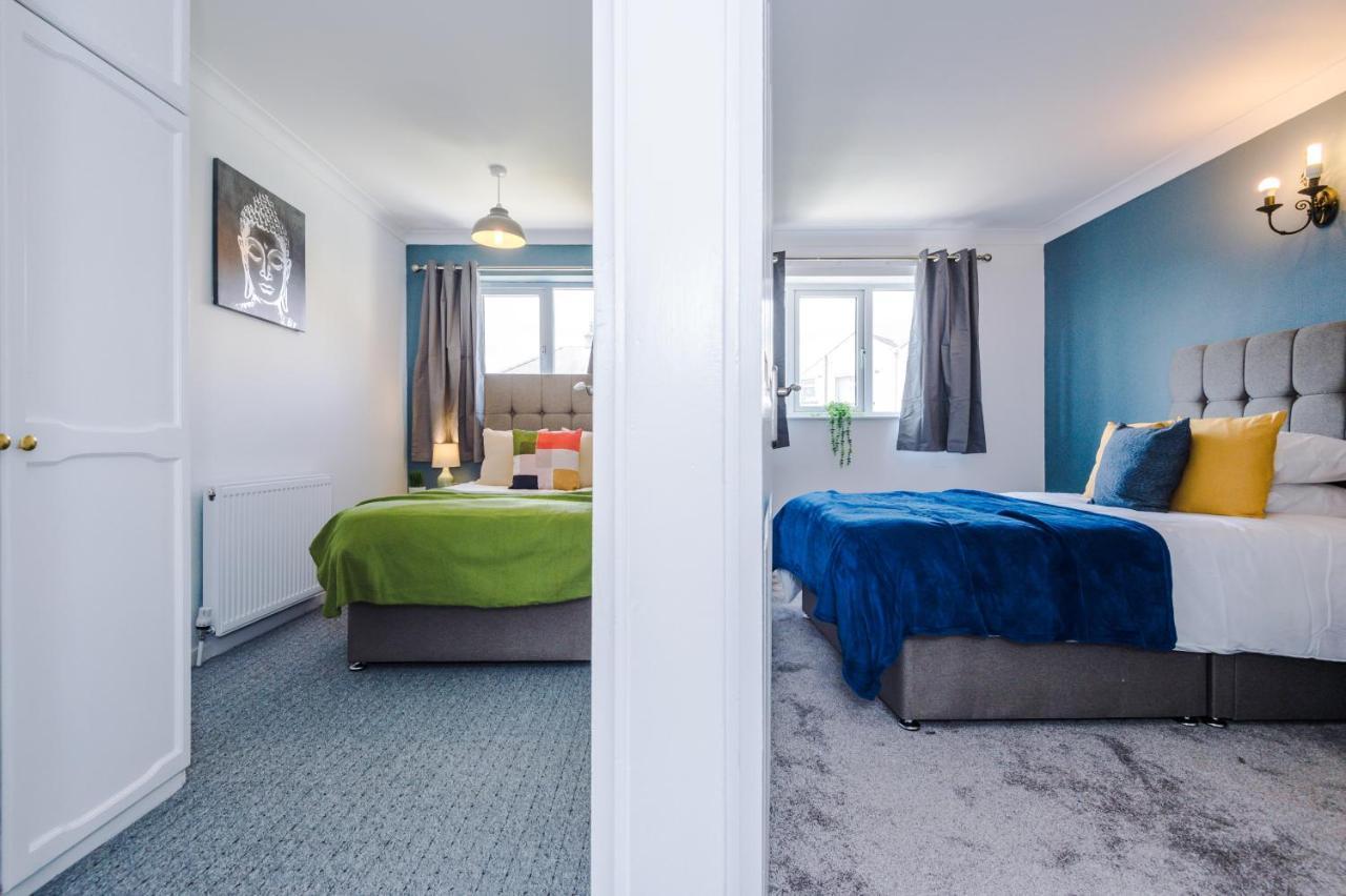 Family Friendly 3-Bed Home With Free Parking On Site Huddersfield Exterior foto